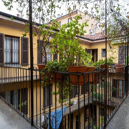Navigli Floor 15 Mins From Duomo Milan